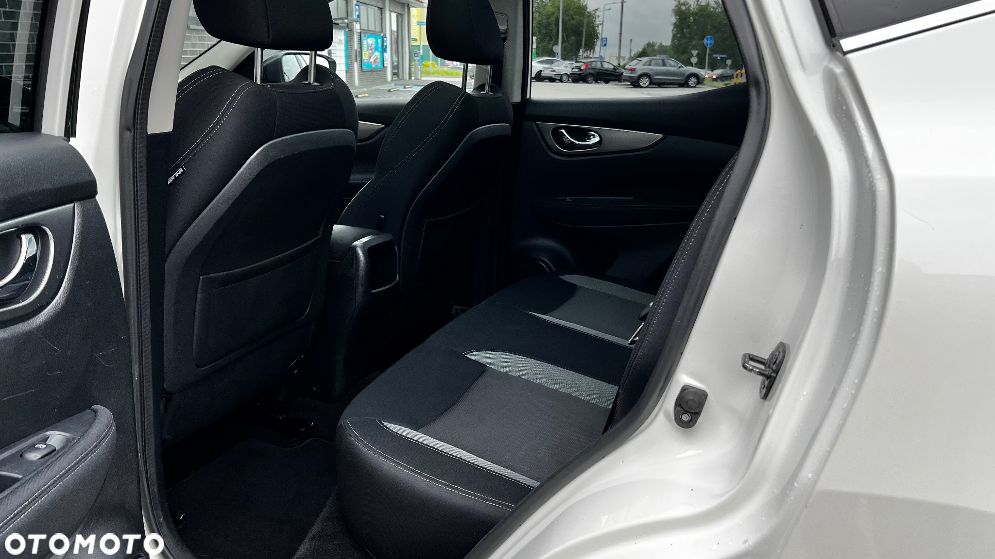 Nissan Qashqai 1.6 DIG-T N-Connecta - 29
