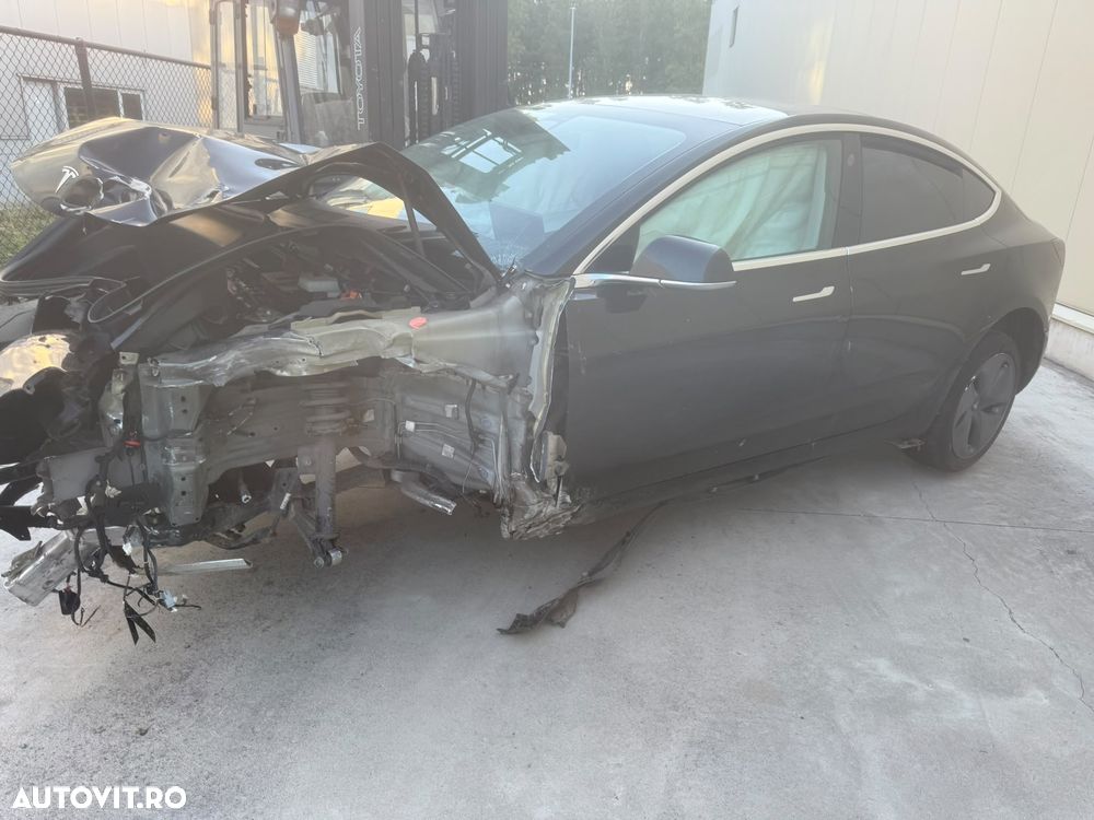Tesla Model 3 Standard Reichweite Plus Hinterradantrieb - 11