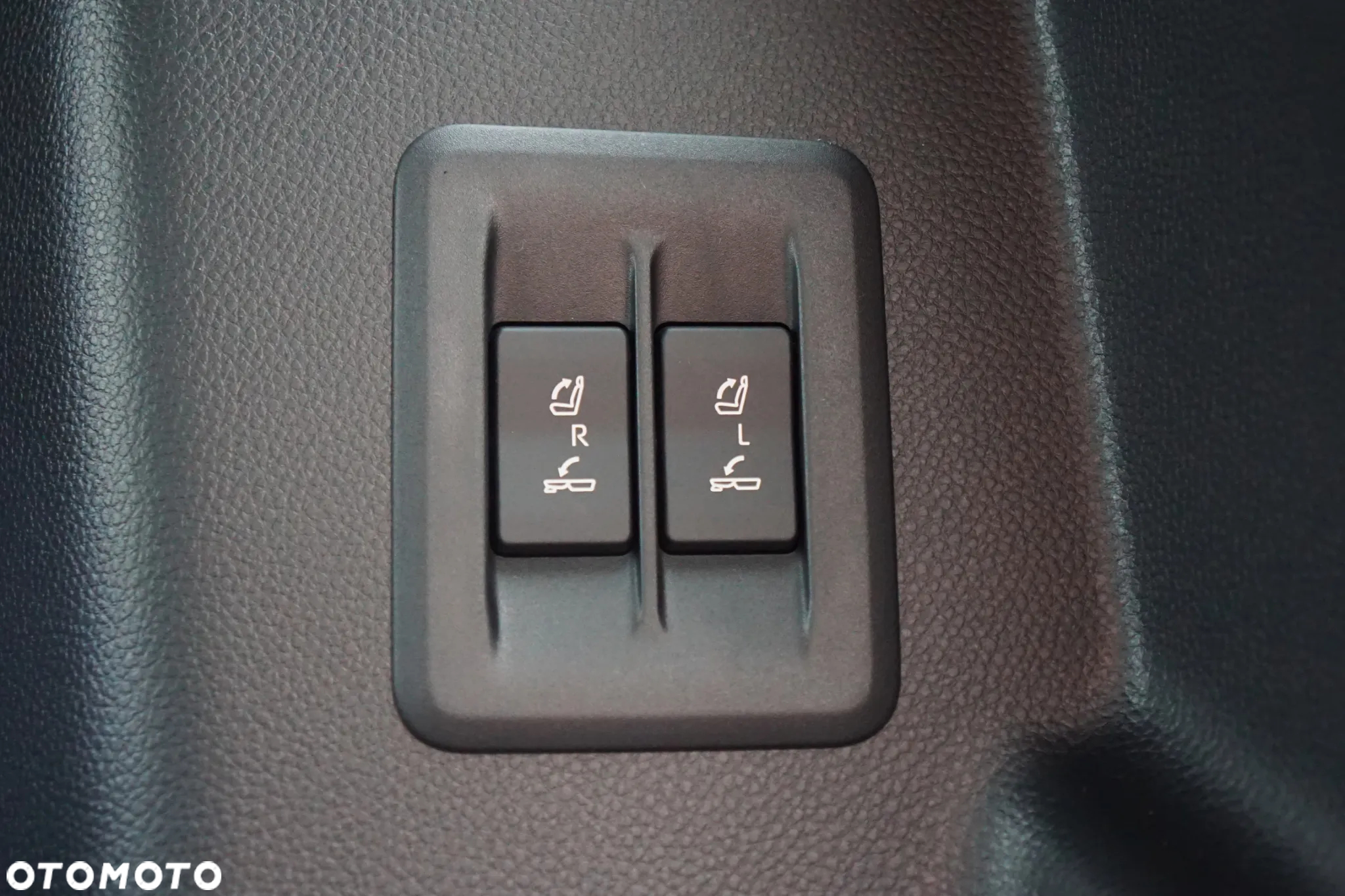 Toyota Land Cruiser - 33