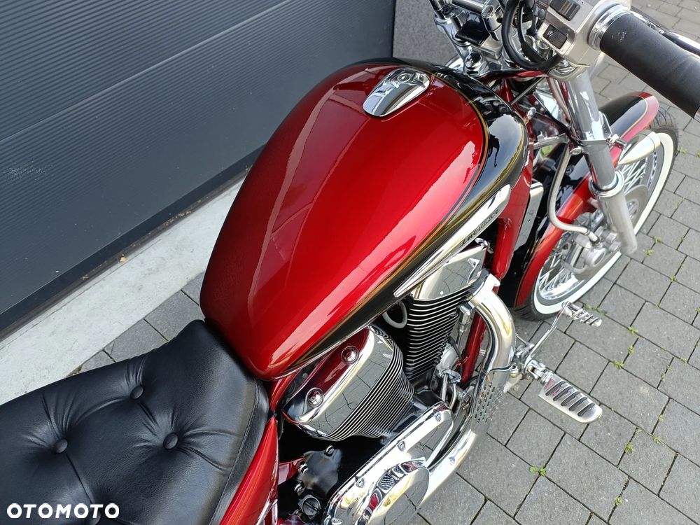 Suzuki Intruder - 14