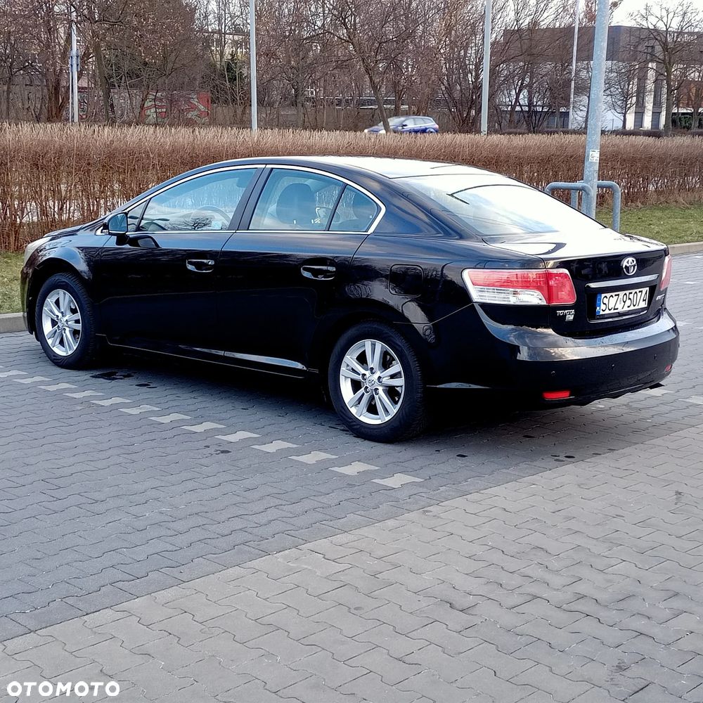 Toyota Avensis 1.8 Luna - 1