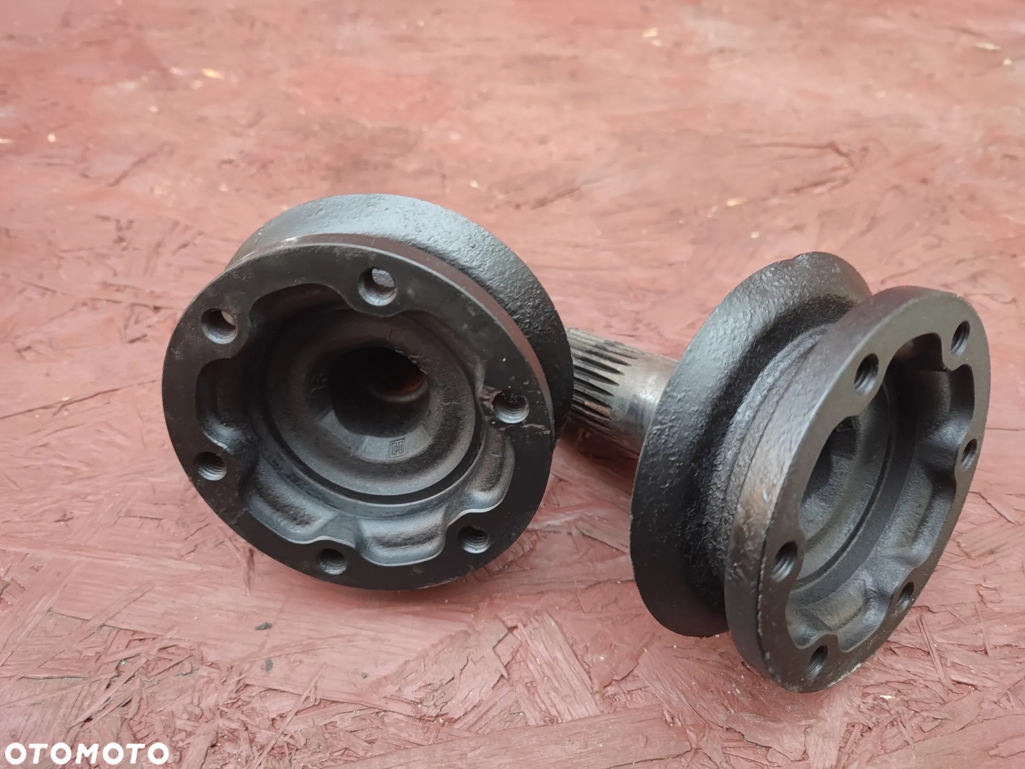 BMW E46 / E81 / E82 / E83 / E84 / E90 / E93 / E92 ORYGINALNE FLANSZE DYFERENCJAŁYU / FLANSZE DYFRA LEWA / PRAWA MAŁA GŁOWA TYP 168 DO SILNIKÓW BENZYNOWYCH N46 / N42 O NR. 33 13 1 214 751 / 33 13 1 428 269 OEM W BARDZO DOBRYM STANIE - 8
