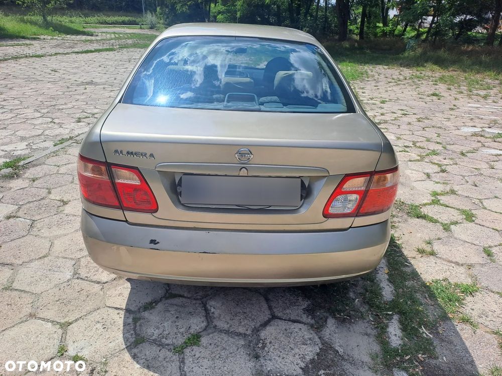 Nissan Almera 1.5 Base - 2