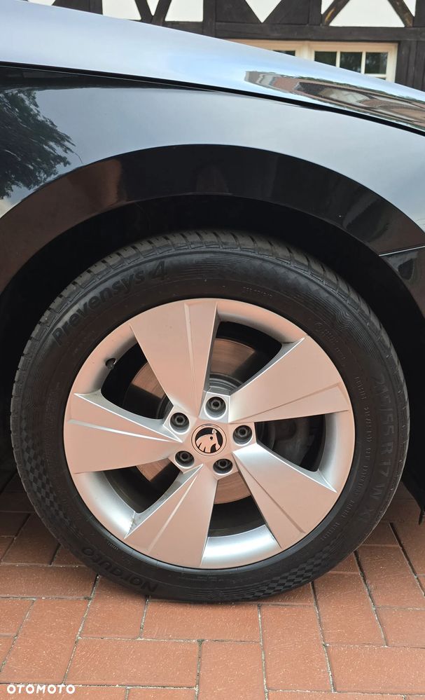 Skoda Superb 2.0 TDI Active DSG - 25