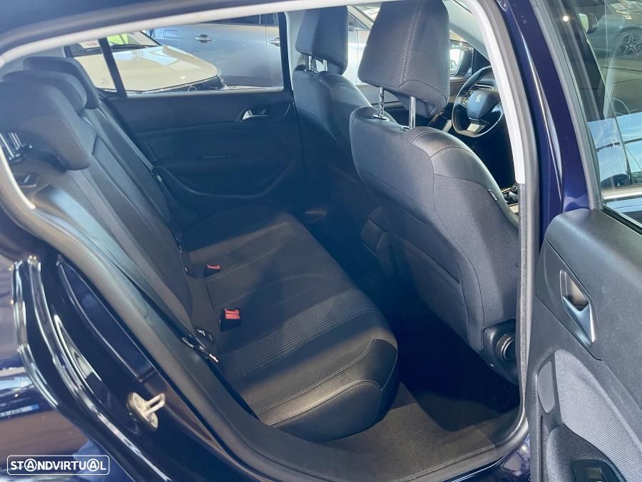 Peugeot 308 1.2 PureTech Allure Pack EAT8 - 26