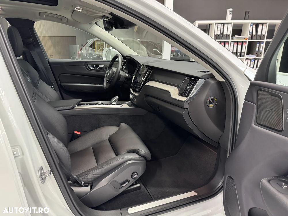 Volvo XC 60 T6 AWD Recharge Geartronic Inscription - 11