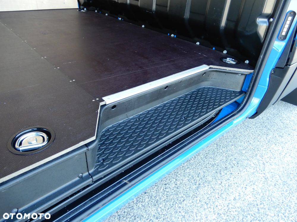 Iveco Daily 35S18 3.0 HPI 180 KM POWER Furgon Blaszak XXL 4.70 CM MAXI LONG Wysokość H2 1900 mm WZMACNIANE ZAWIESZENIE 968 Kg Ładowność HAK 3500 Kg Rozstaw Osi 4100 mm DMC 3500 Kg, WZMACNIANY Stan NOWY NIE UŻYWANY OKAZJA DOSTEPNY I GOTOWY - 22