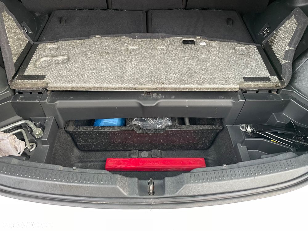 Toyota Verso 2.0 D-4D Sol 7os - 24