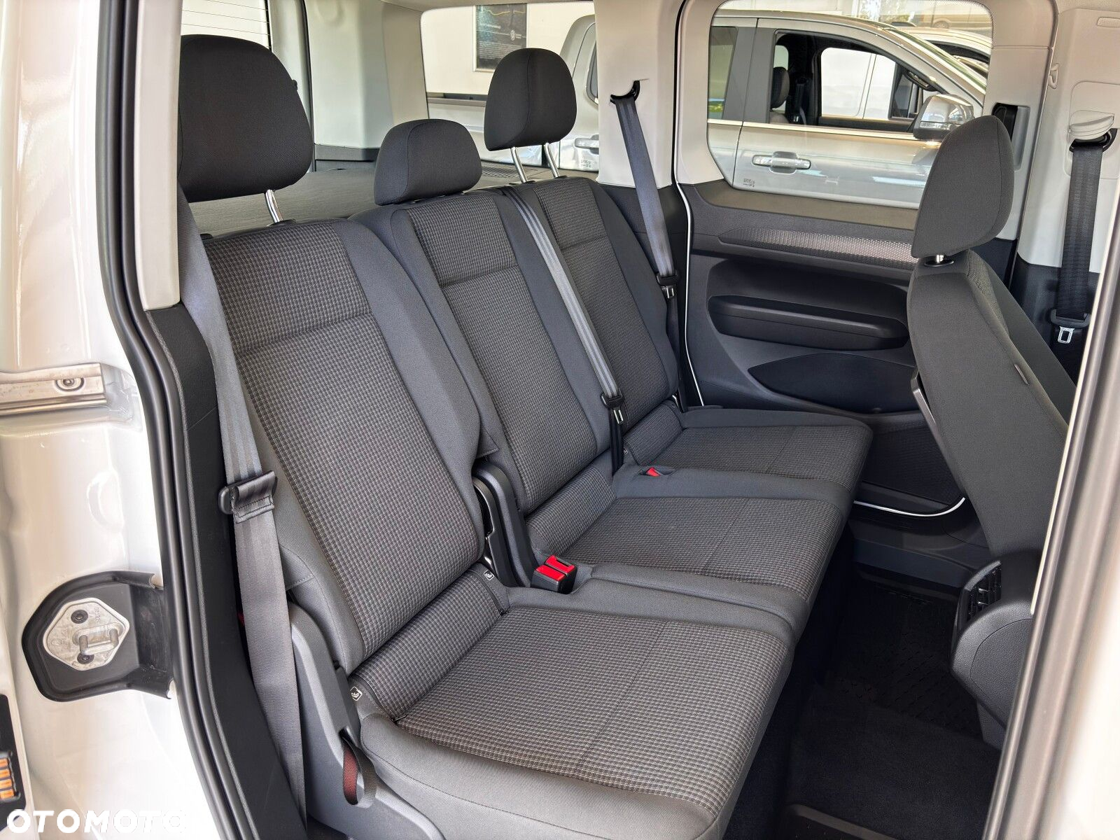 Volkswagen Caddy 2.0 TDI 102 KM 6-bm 5m - 11
