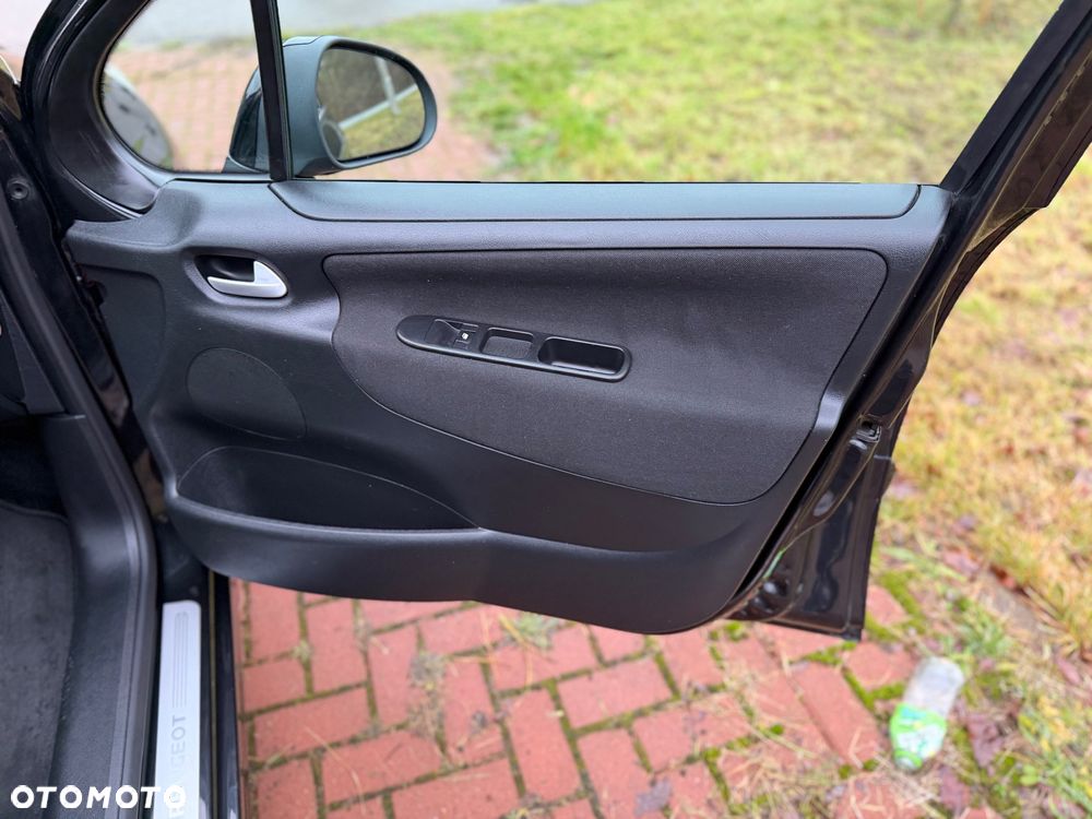 Peugeot 207 HDi FAP 90 (Blue Lion) Business-Line Niveau 2 - 25