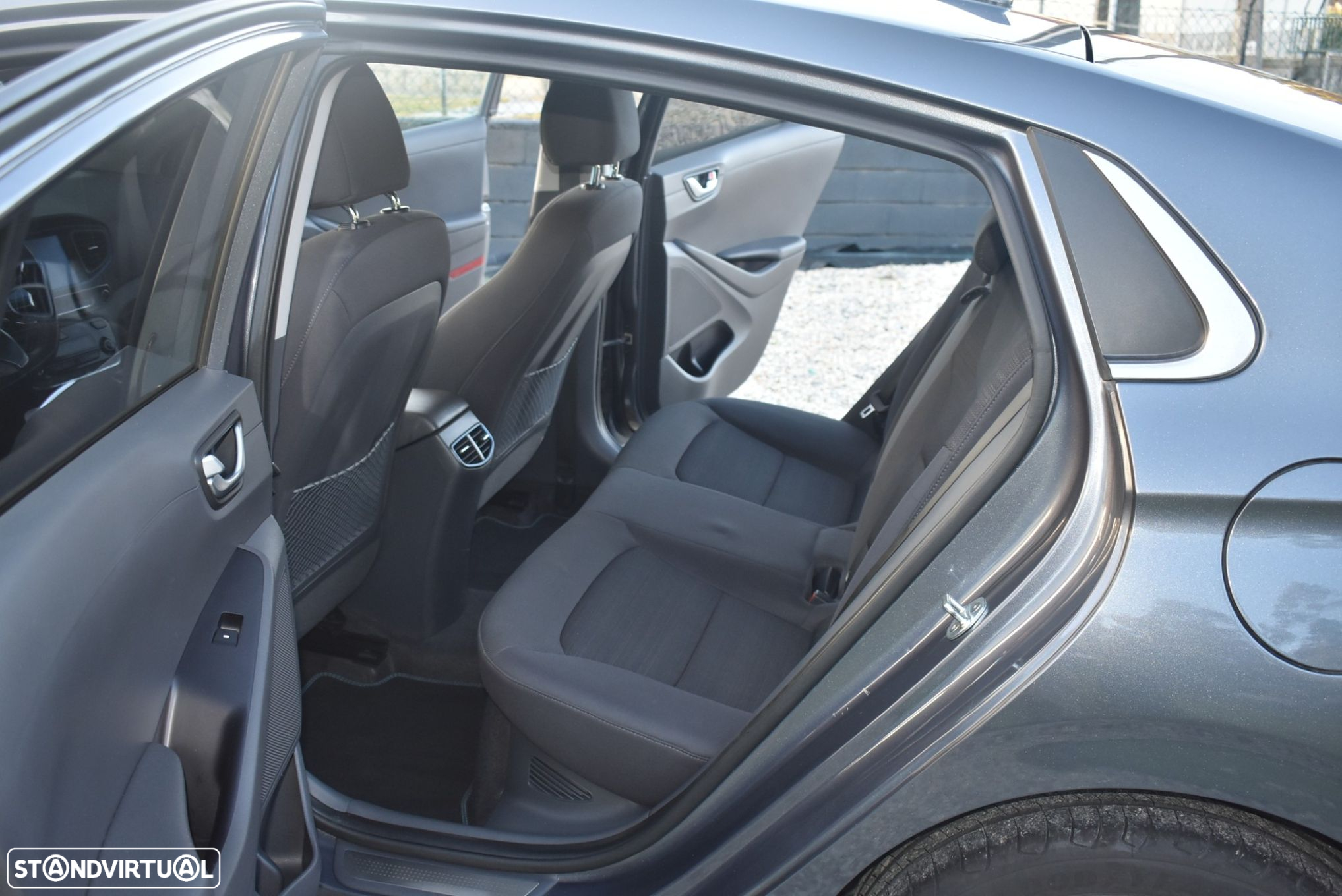 Hyundai Ioniq 1.6 GDI HEV Hybrid Tech - 8