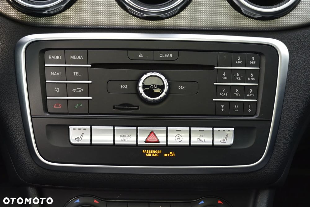 Mercedes-Benz GLA 200 7G-DCT AMG Line - 32