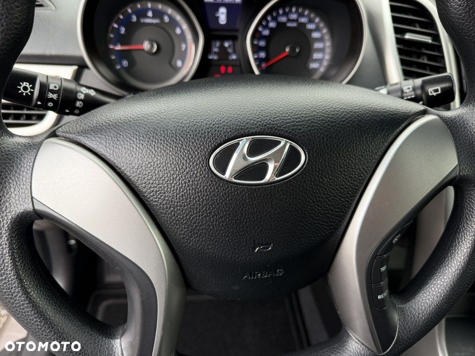 Hyundai i30 1.4 Premiere Comfort - 22