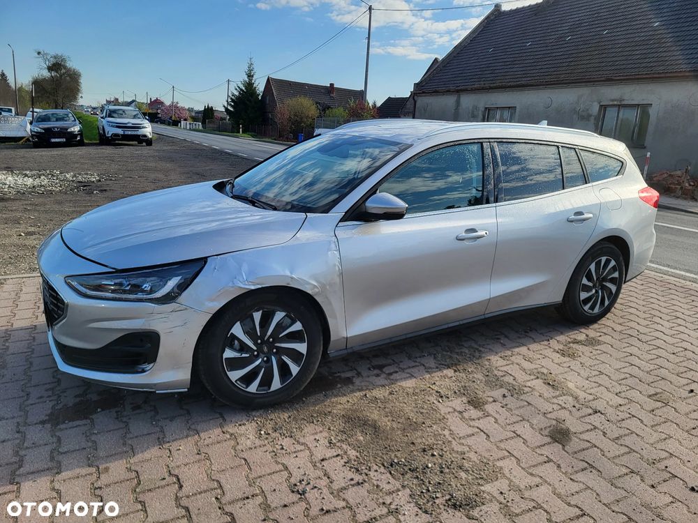 Ford Focus 1.0 EcoBoost Hybrid TITANIUM - 2