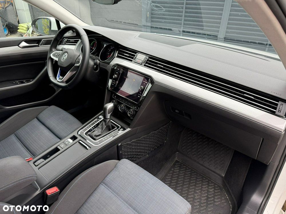 Volkswagen Passat - 8