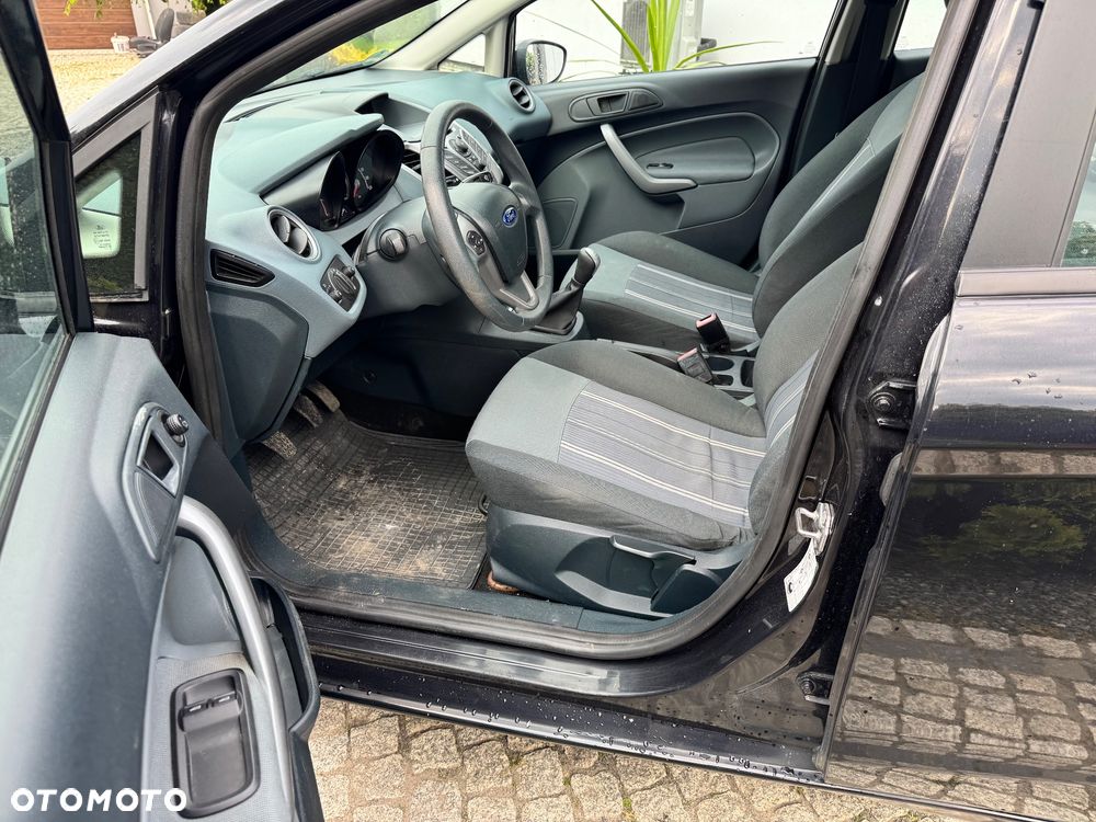 Ford Fiesta - 24