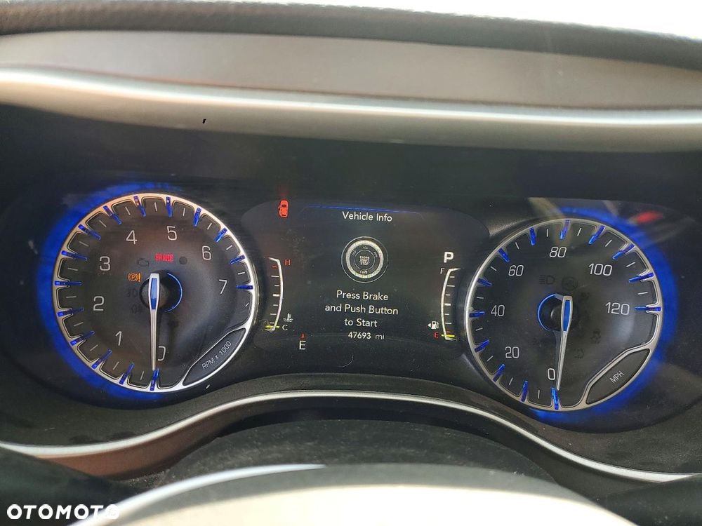 Chrysler Pacifica - 12