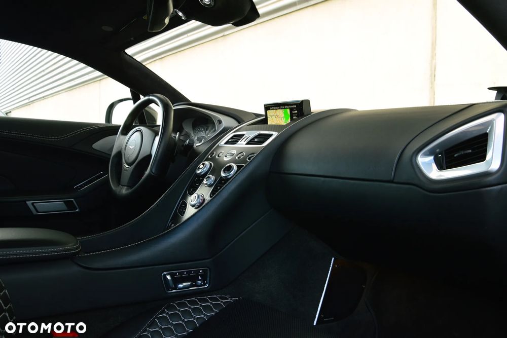 Aston Martin V12 Vanquish - 26