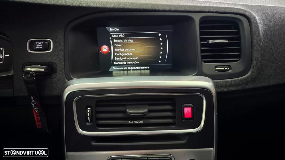 Volvo V60 Cross Country 2.0 D3 Momentum - 29