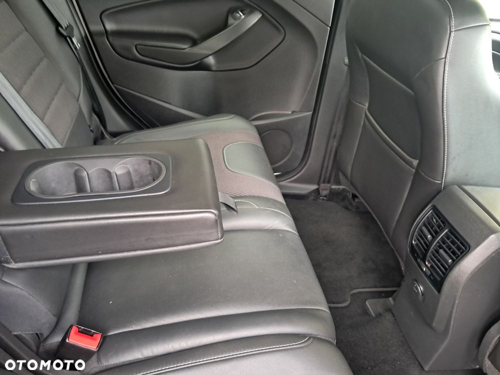 Ford Kuga 2.0 TDCi 2x4 Titanium - 11