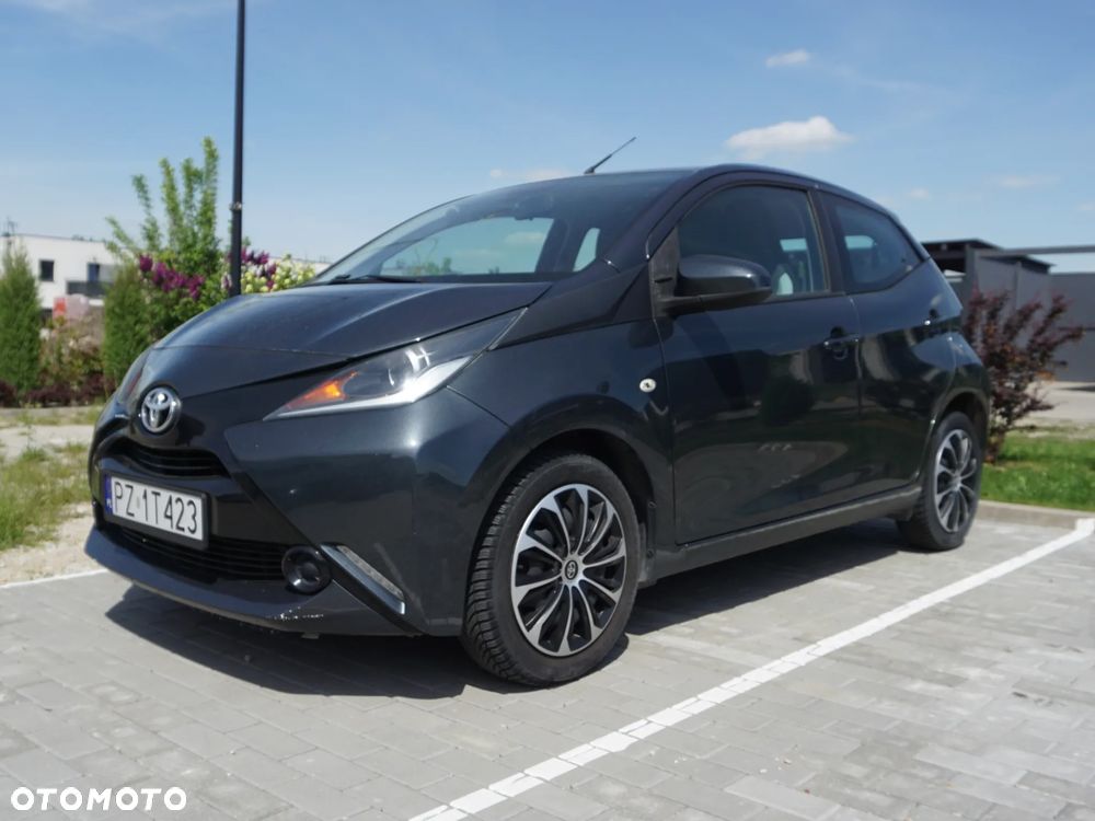 Toyota Aygo x-play touch - 1