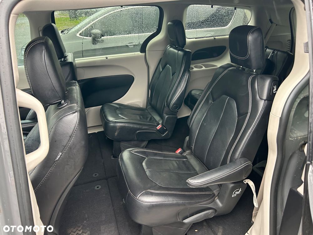 Chrysler Pacifica - 14