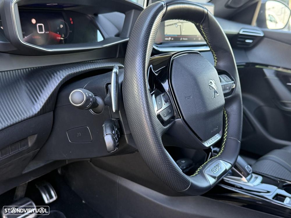 Peugeot 2008 1.2 PureTech GT EAT8 - 22