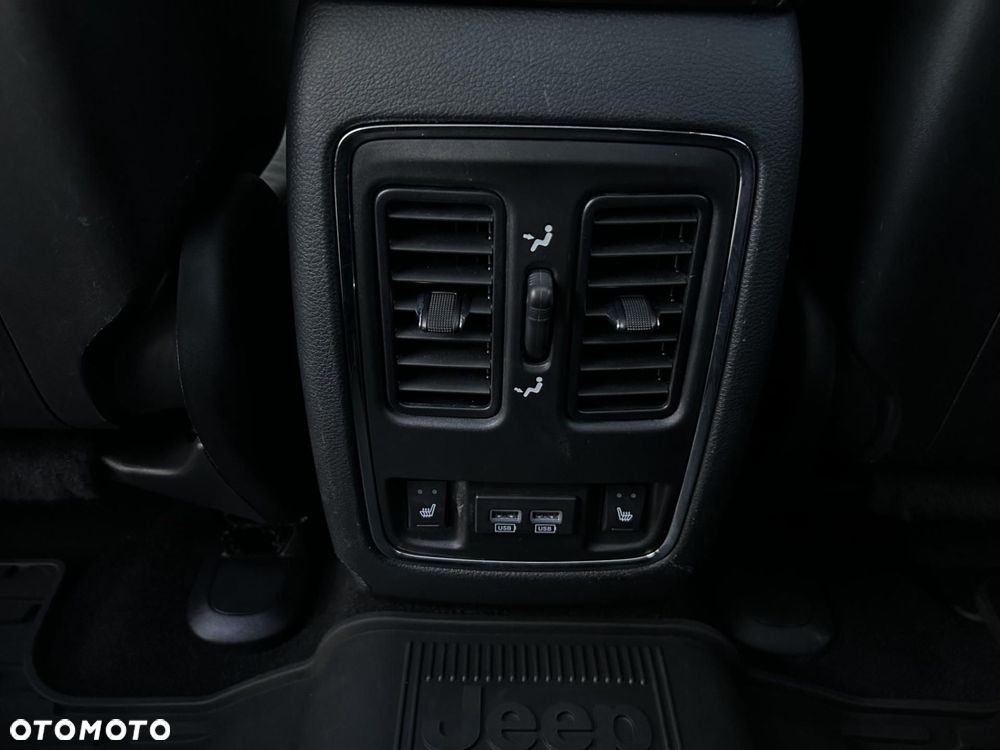 Jeep Grand Cherokee - 19