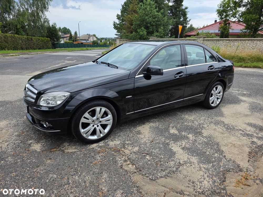 Mercedes-Benz Klasa C 180 CGI Automatik BlueEFFICIENCY Avantgarde - 26