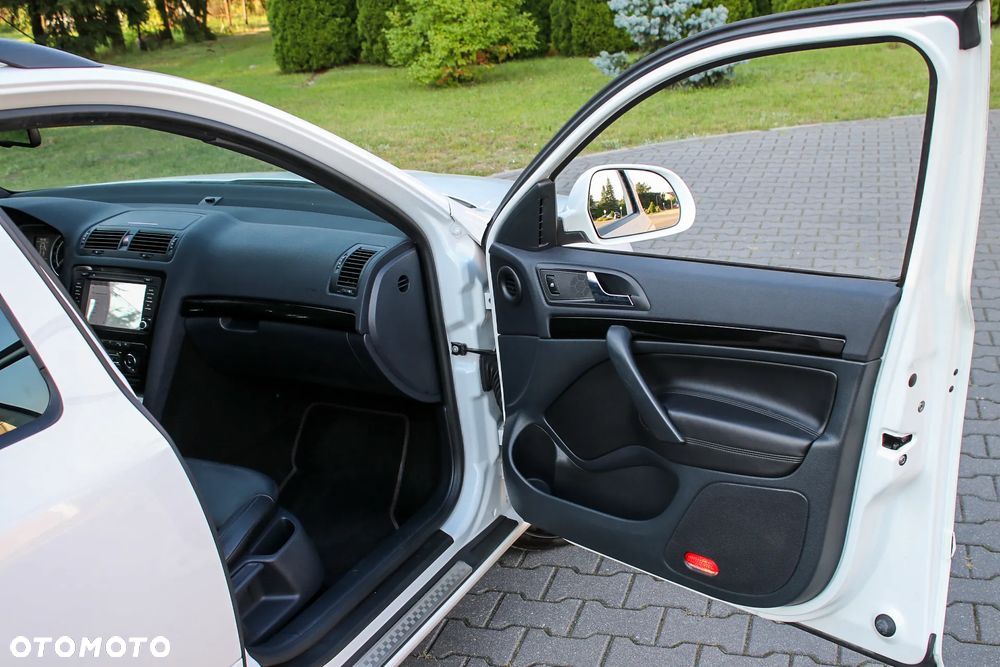 Skoda Octavia Combi 2.0 TDI CR DPF RS - 18