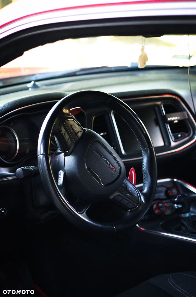 Dodge Challenger - 7