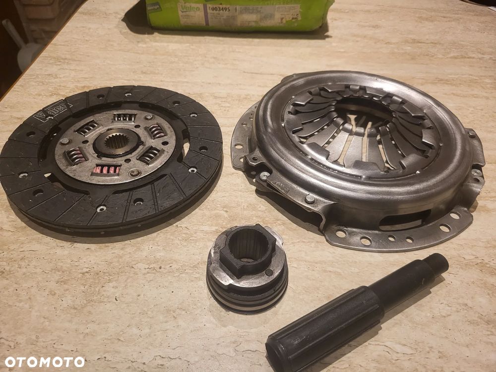Zestaw sprzęgła z łożyskiem wyciskowym  sprzęgło 200mm LADA 1200-1500, 1200-1600, NADESCHDA, NIVA, NOVA, TOSCANA 1.2-1.9D 01.70- - 1