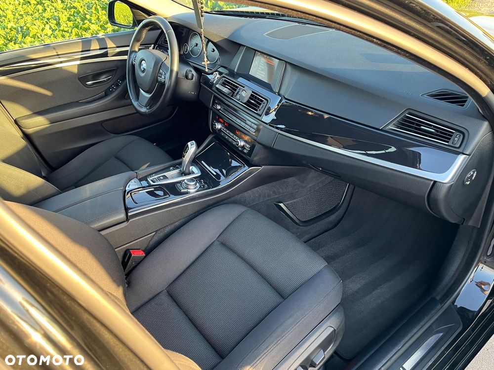 BMW Seria 5 518d Sport - 29