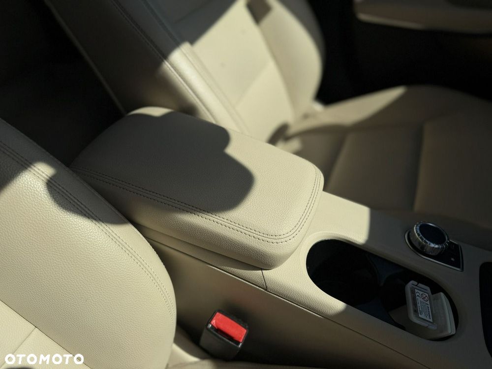 Mercedes-Benz CLA - 24