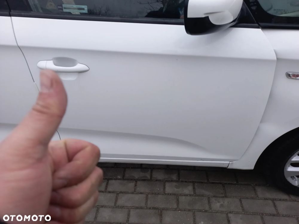 Kia Carens 1.6 GDI Business Line EU6 - 22