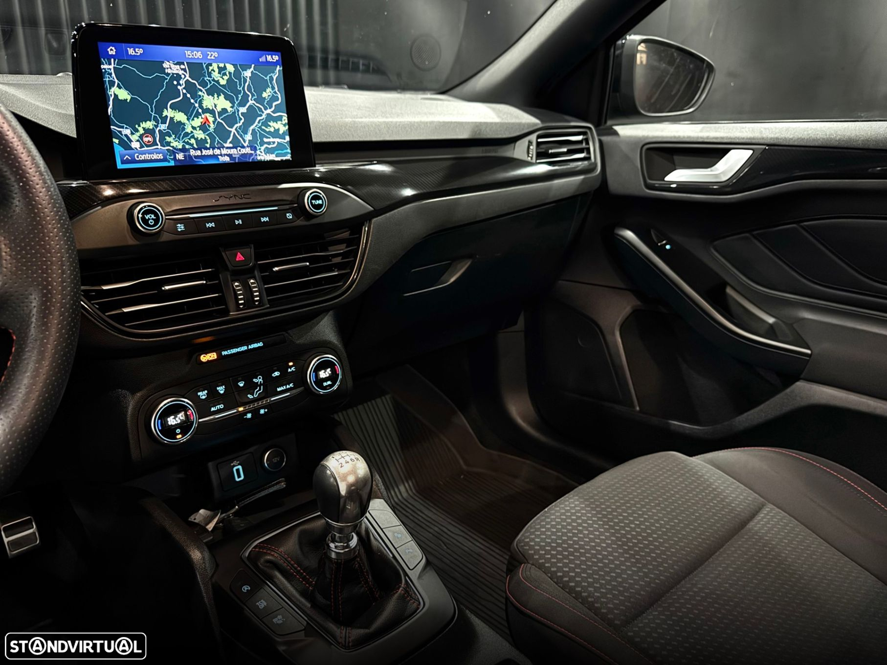 Ford Focus 1.0 EcoBoost ST-Line X - 16