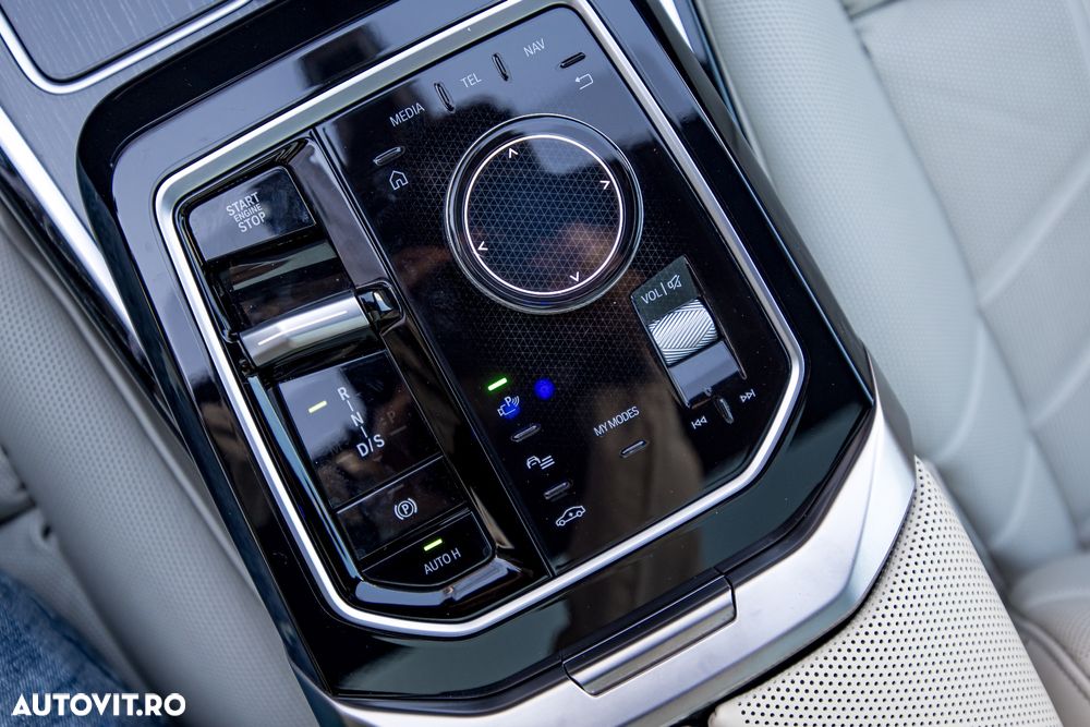 BMW Seria 7 750e xDrive AT PHEV - 29