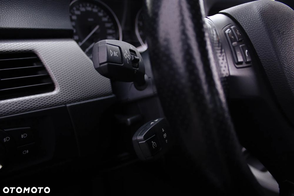 BMW Seria 3 335i xDrive M Sport Edition - 9