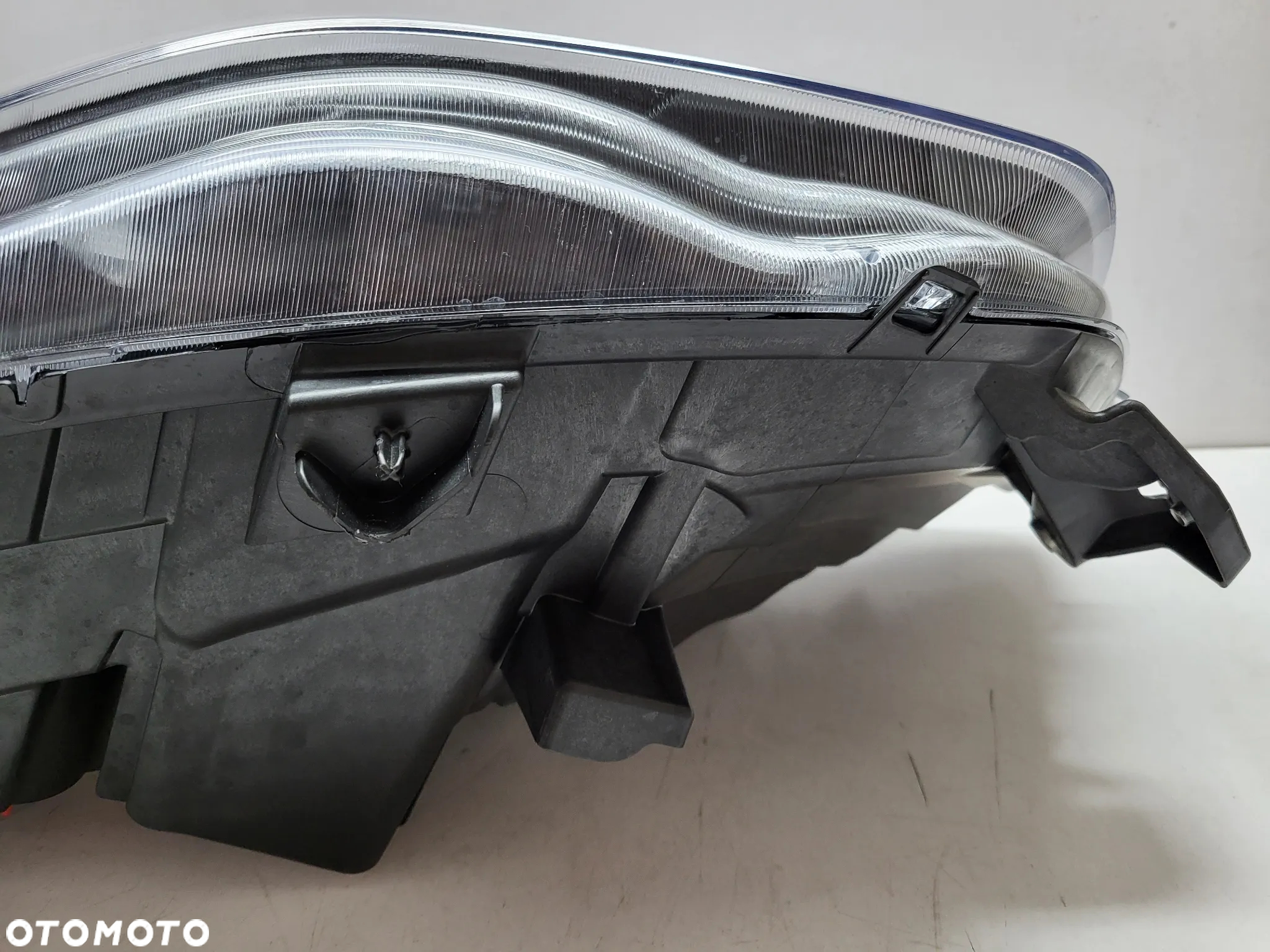 IVECO DAILY 19- LAMPA PRZEDNIA PRAWA REFLEKTOR PRZÓD 5802476873 - 8