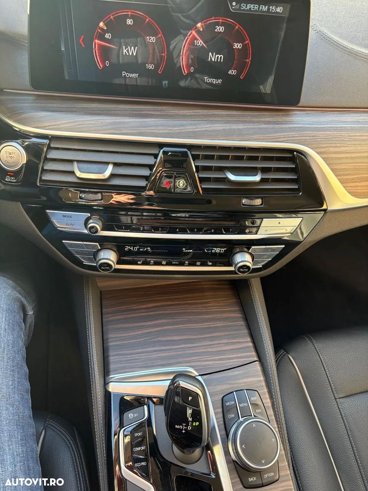 BMW Seria 5 520d xDrive AT - 14