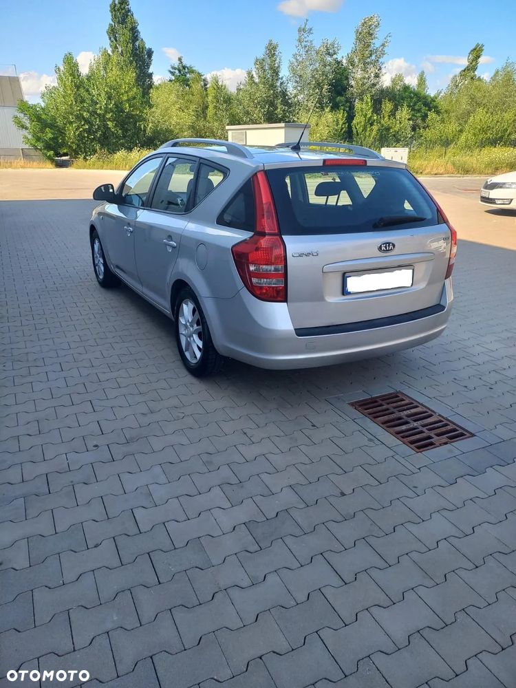 Kia Ceed - 12