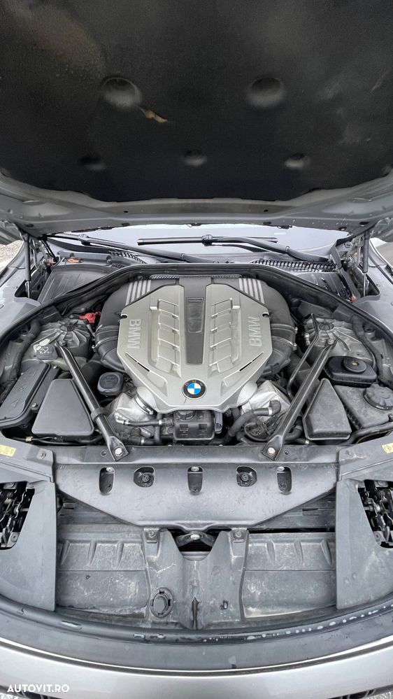 BMW Seria 7 750i Aut. - 1