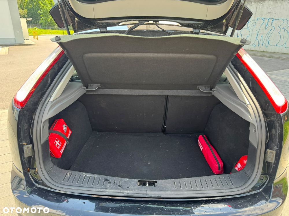 Ford Focus 1.8 FF Ghia - 19