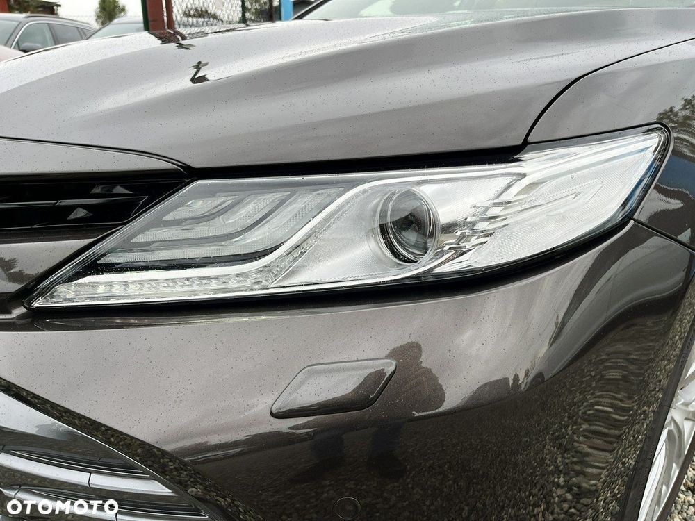 Toyota Camry 2.5 Hybrid Executive CVT - 24
