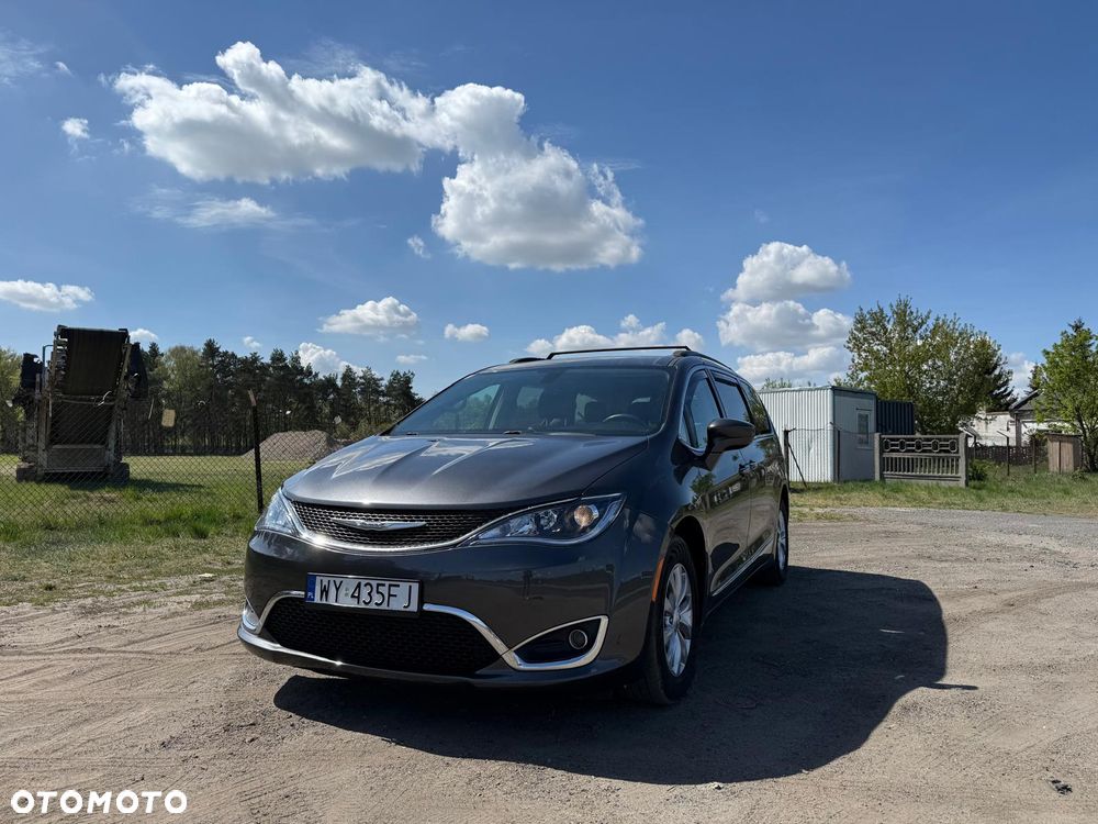 Chrysler Pacifica - 1