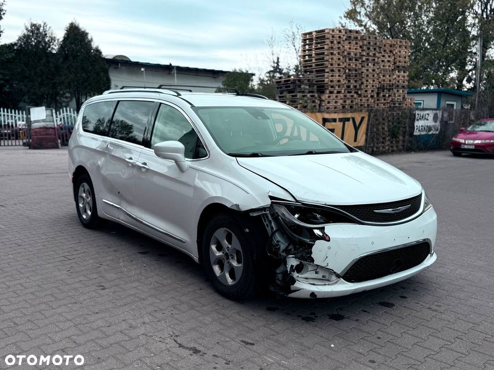Chrysler Pacifica - 22