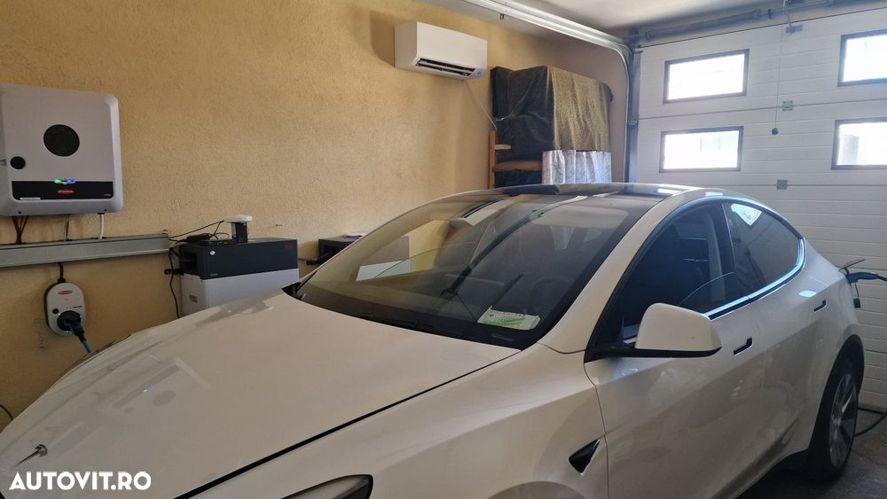 Tesla Model Y - 12