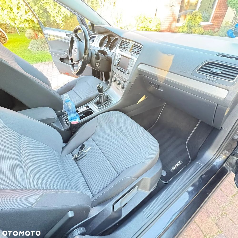 Volkswagen Golf - 10
