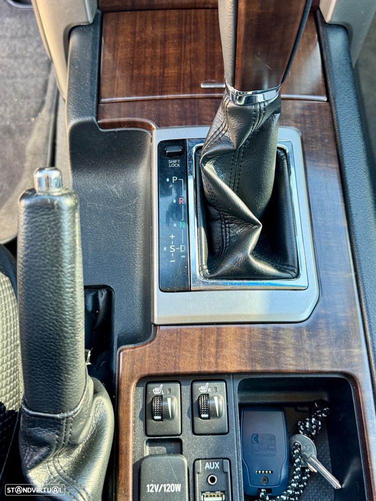 Toyota Land Cruiser - 20