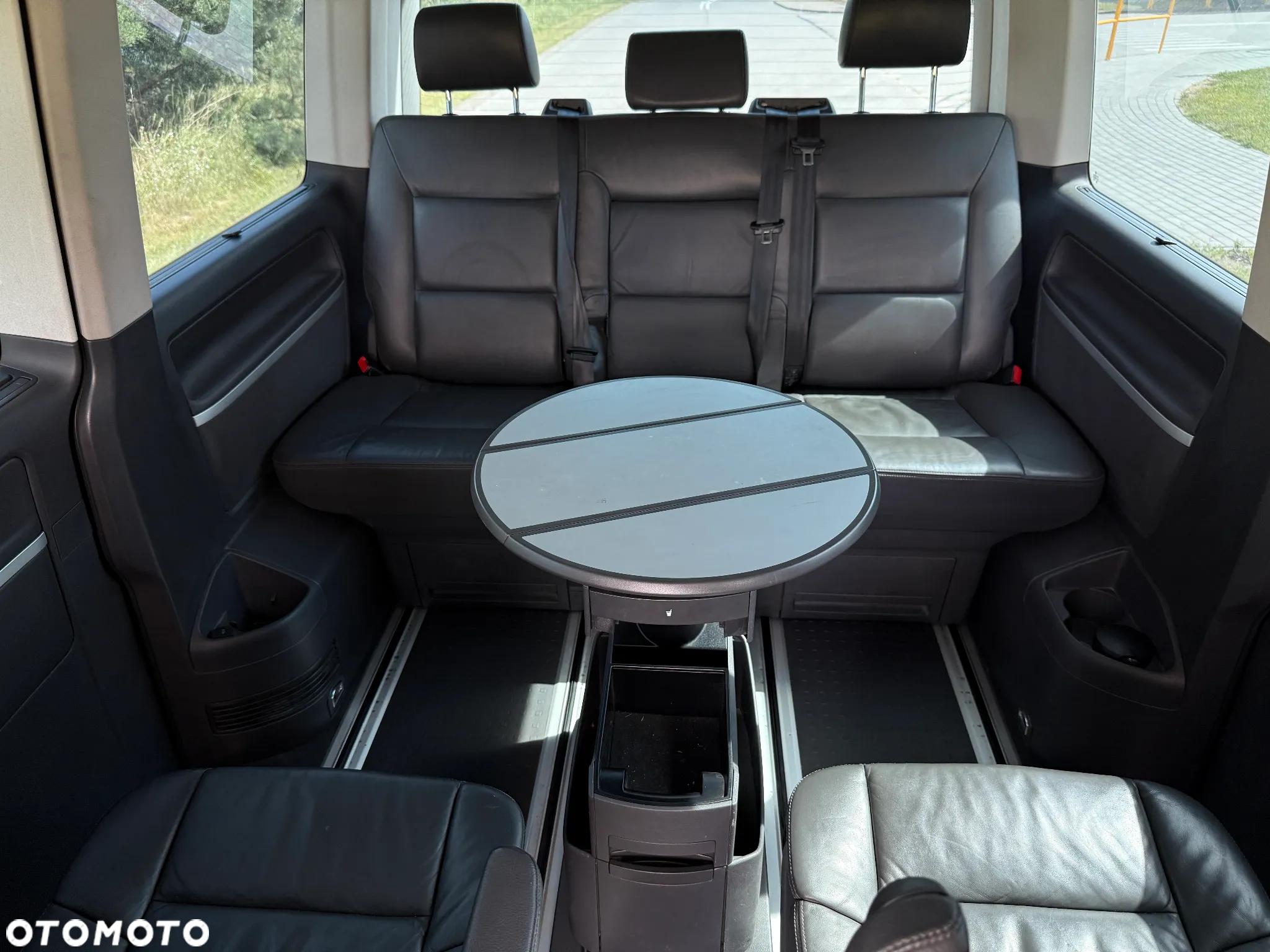 Volkswagen Multivan - 20